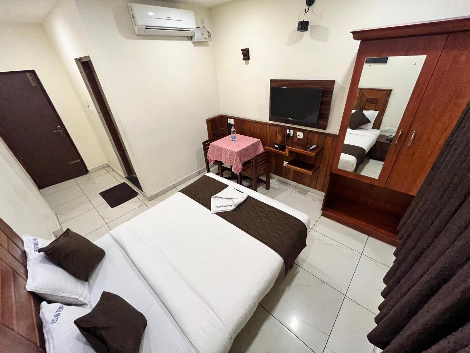 Velan Temple View Hotel ปัลนี ภายนอก รูปภาพ